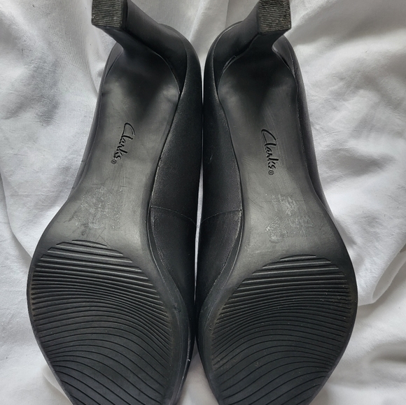 Clarks size 10 Shoes - Picture 2 of 3
